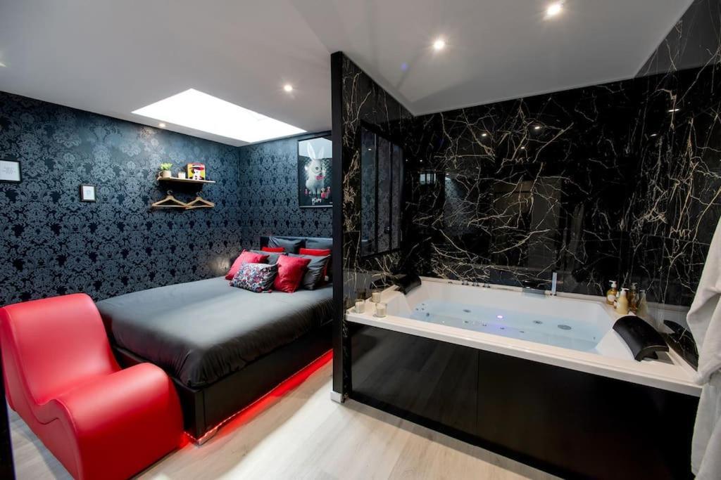 * Love Room Jacuzzi * Aubie-et-Espessas 외부 사진